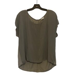 SPLENDID Green Two Toned Short Sleeved Blouse with Buttons Down Back